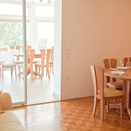 Apartma Sonce Balkonce Trzic