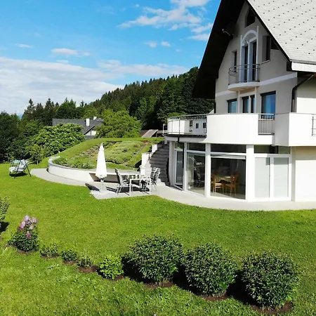 Apartma Sonce Balkonce Guest house