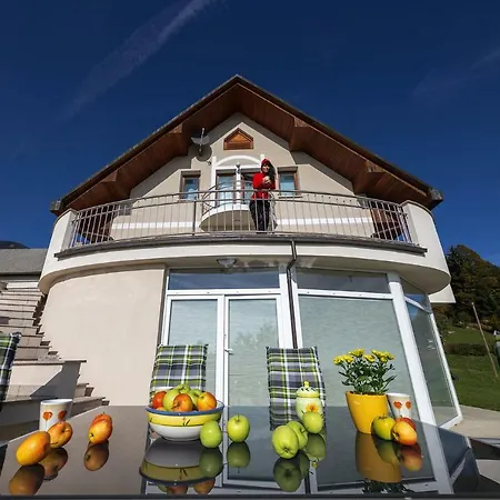 Apartma Sonce Balkonce Guest house