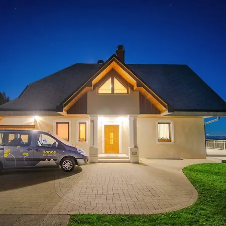 Apartma Sonce Balkonce Maison d'hôtes 3*